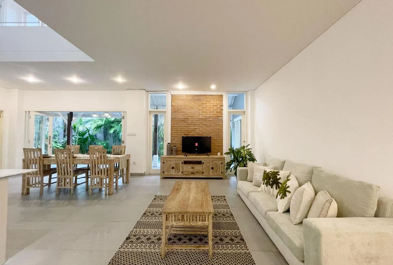 Prada Living Private Villas Seminyak - 2&3Br  Σεμινιάκ