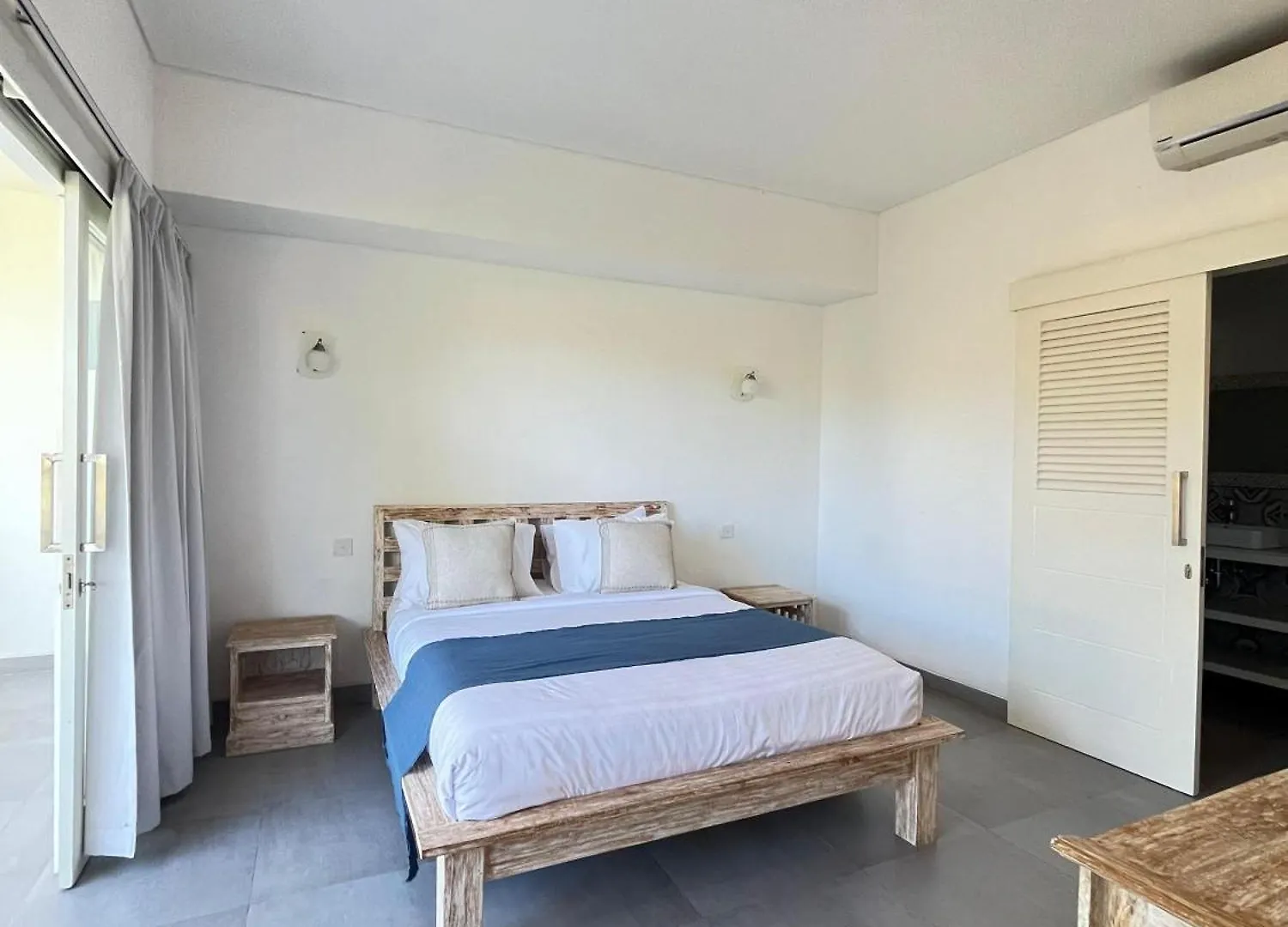 Prada Living Private Villas Seminyak - 2&3Br 0*, Σεμινιάκ