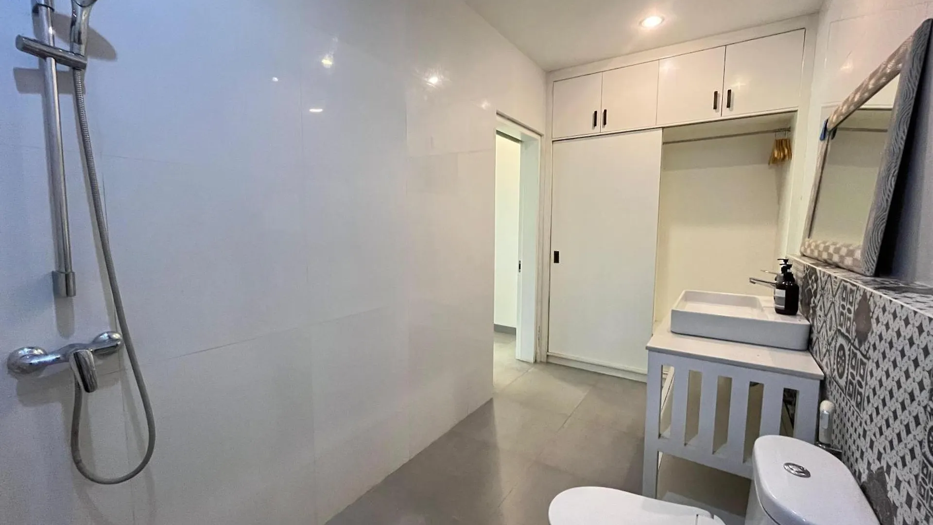 Prada Living Private Villas Seminyak - 2&3Br 0*, Σεμινιάκ